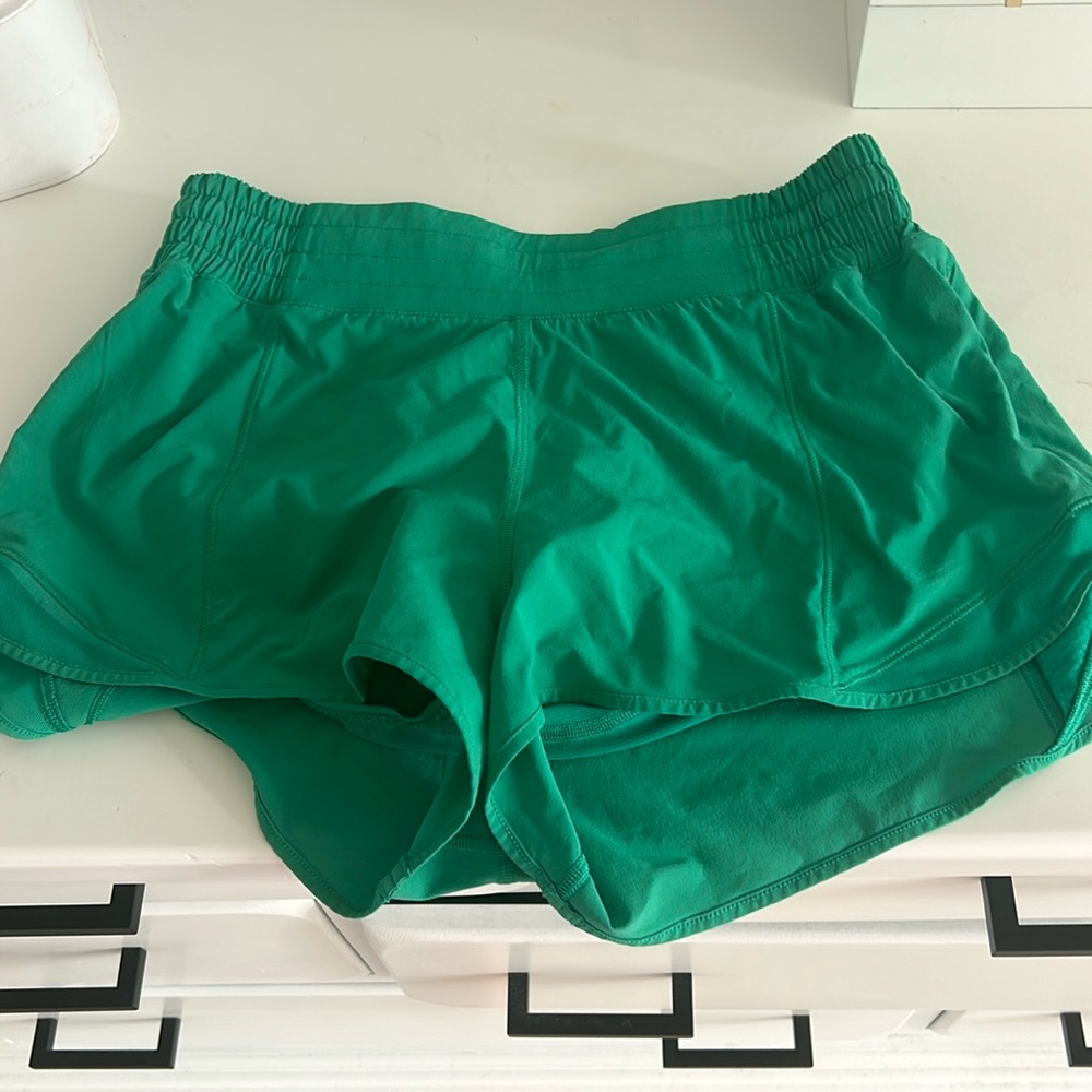 lulu lemon green hotty hot shorts